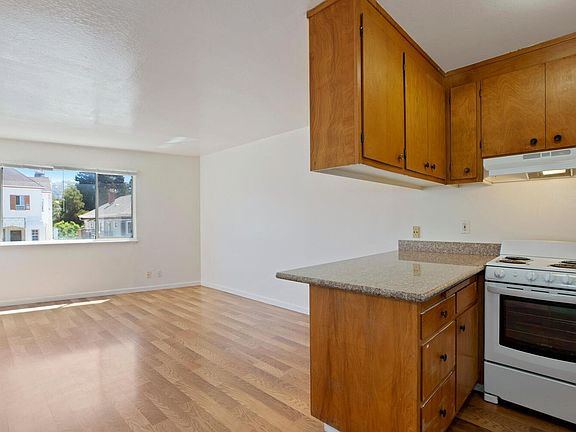 4th image of 2826 Telegraph Ave #5