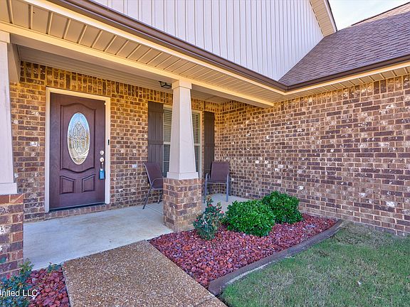 5th image of 8659 Courtly Cir N