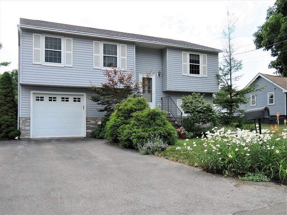 Beautiful East Syracuse Raised Ranch with DOUBLE wide driveway!