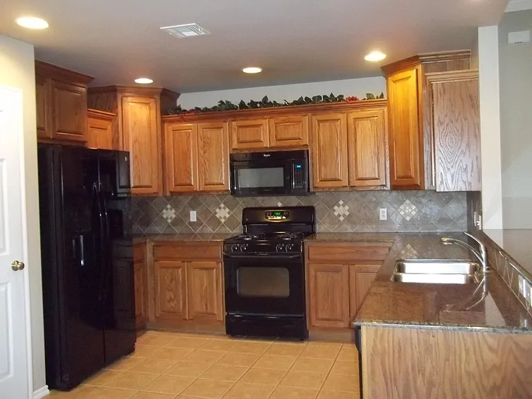 214 S Charles Dr — Photo 2