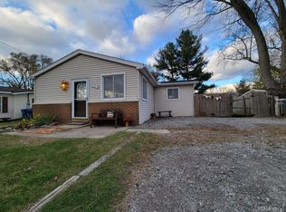 415 Lakeview St, Holly, MI