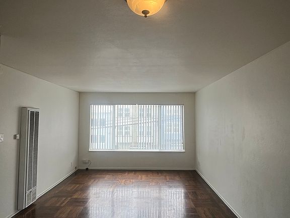 5th image of 4523 Irving St #3