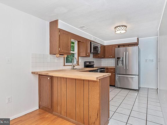 5th image of 12513 Lee Hill Dr