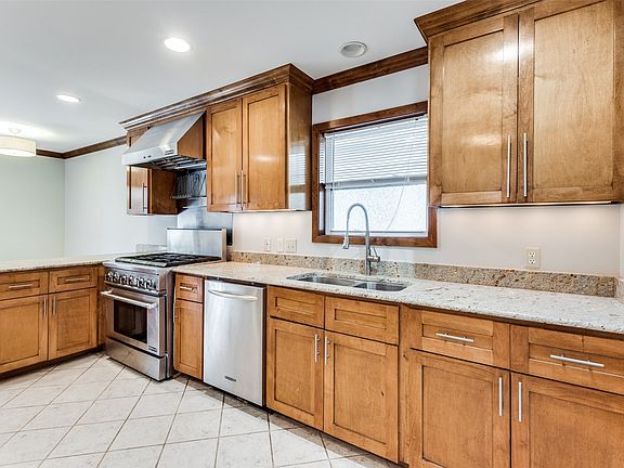 5th image of 2012 Atlantic St