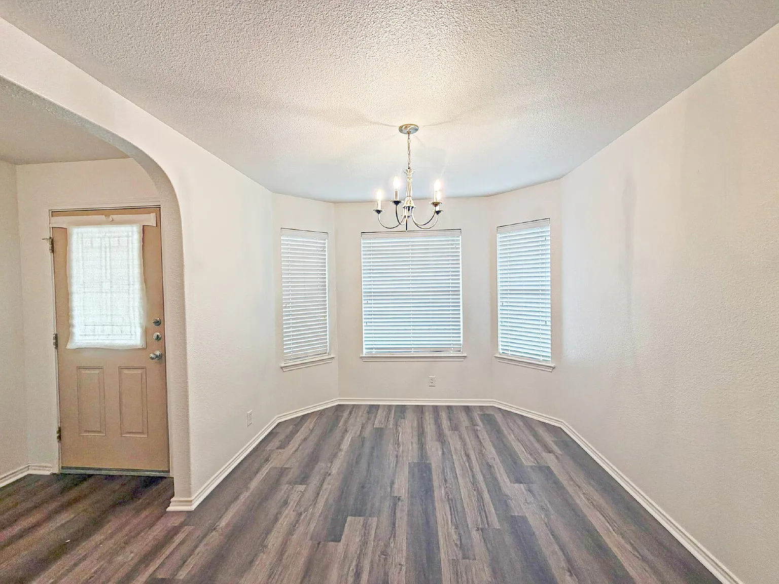 3 bed, 2.0 bath, 1353 sqft, $1,625 — Photo 4