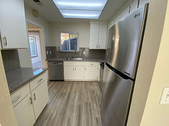 4th image of 4752 Canna Ln #B