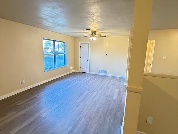 2nd image of 903 Curry Ave