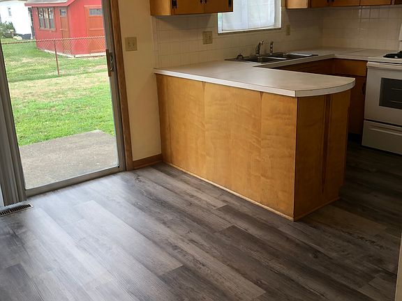 4th image of 1720 Elizabeth St #B