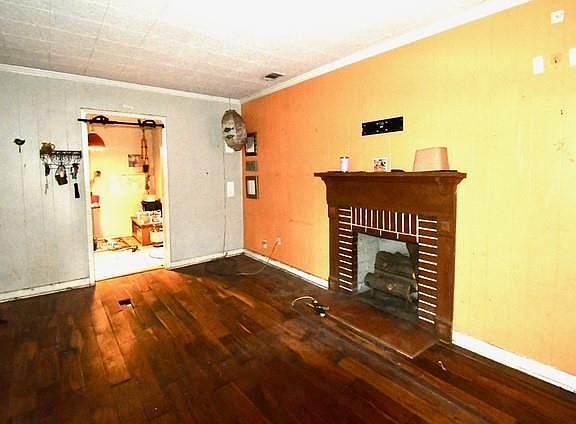 4th image of 106 Border Dr W