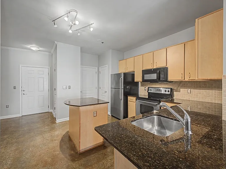 1803 Broadway — Photo 15