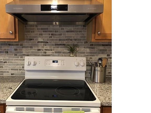 3rd image of 2898 Kingsgate Ct