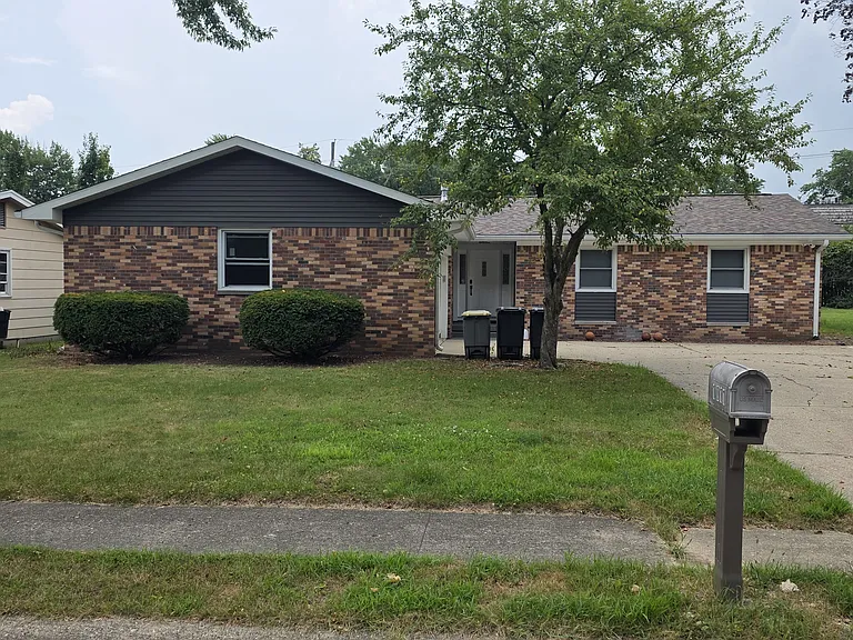 1011 Devon St — Photo 1