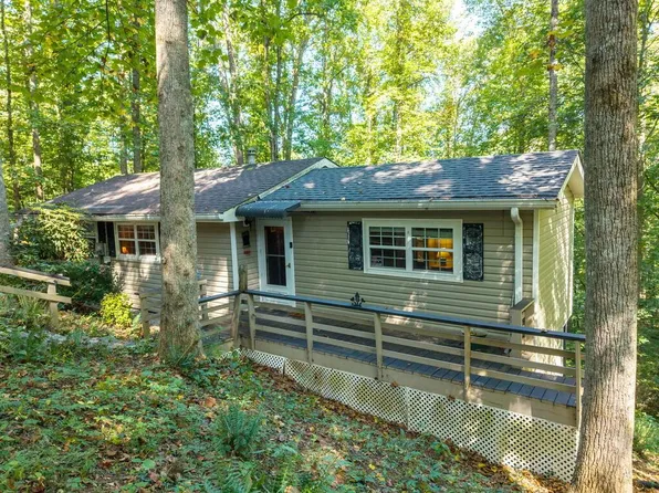 261 Dogwood Cir, Hayesville, NC 28904