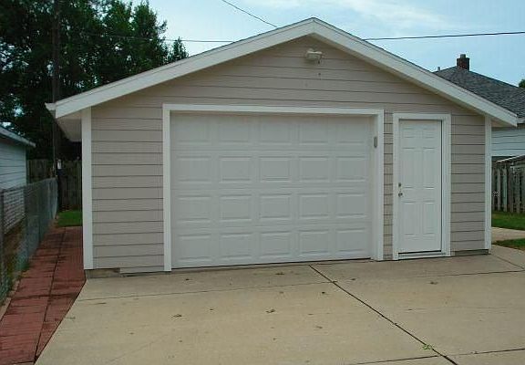 5th image of 8431 W McMyron St