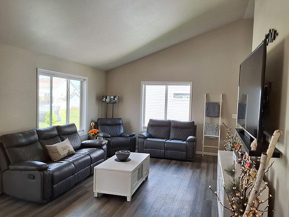 3rd image of 442 Foxtail Dr E