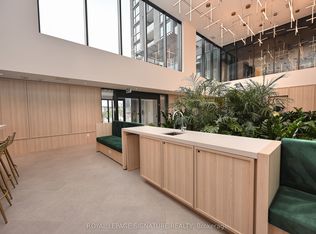 3079 Trafalgar Rd #1801, Oakville, ON L6H 6K7