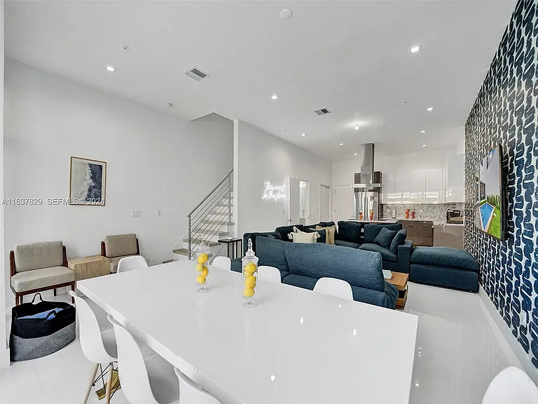 1222 NE 15th Ave — Photo 11