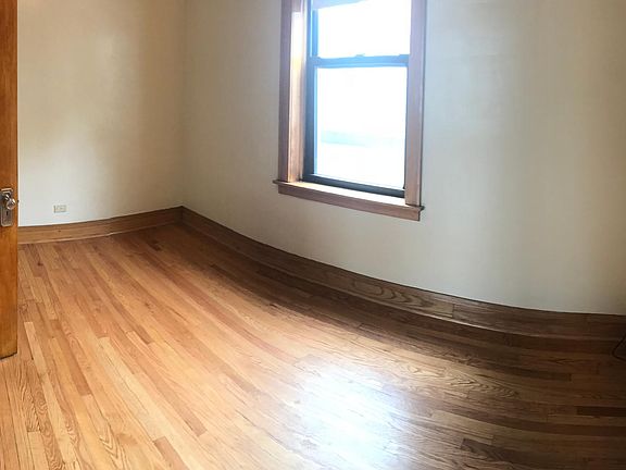 5th image of 2133 W McLean Ave