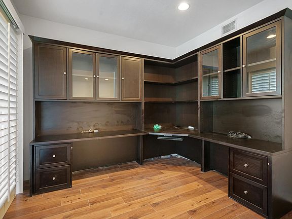 5th image of 6020 Seabluff Dr Unit 111