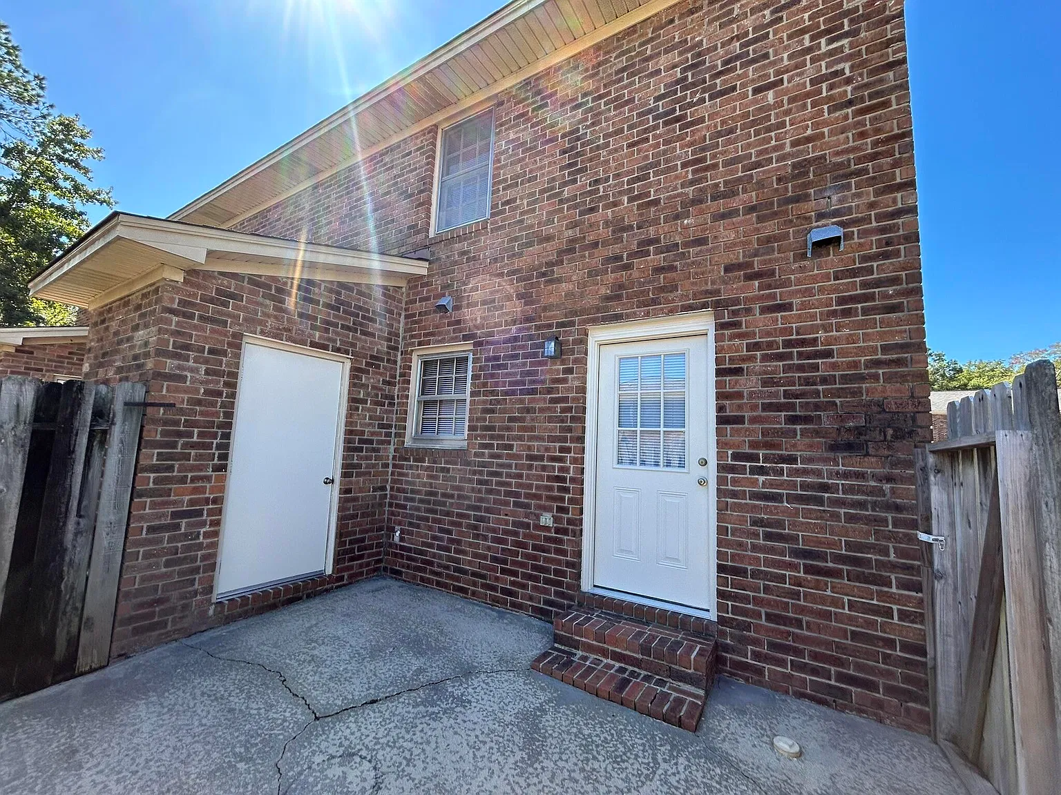2 bed, 1.5 bath, 1100 sqft, $1,100 — Photo 2