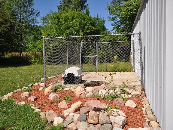 dog kennel