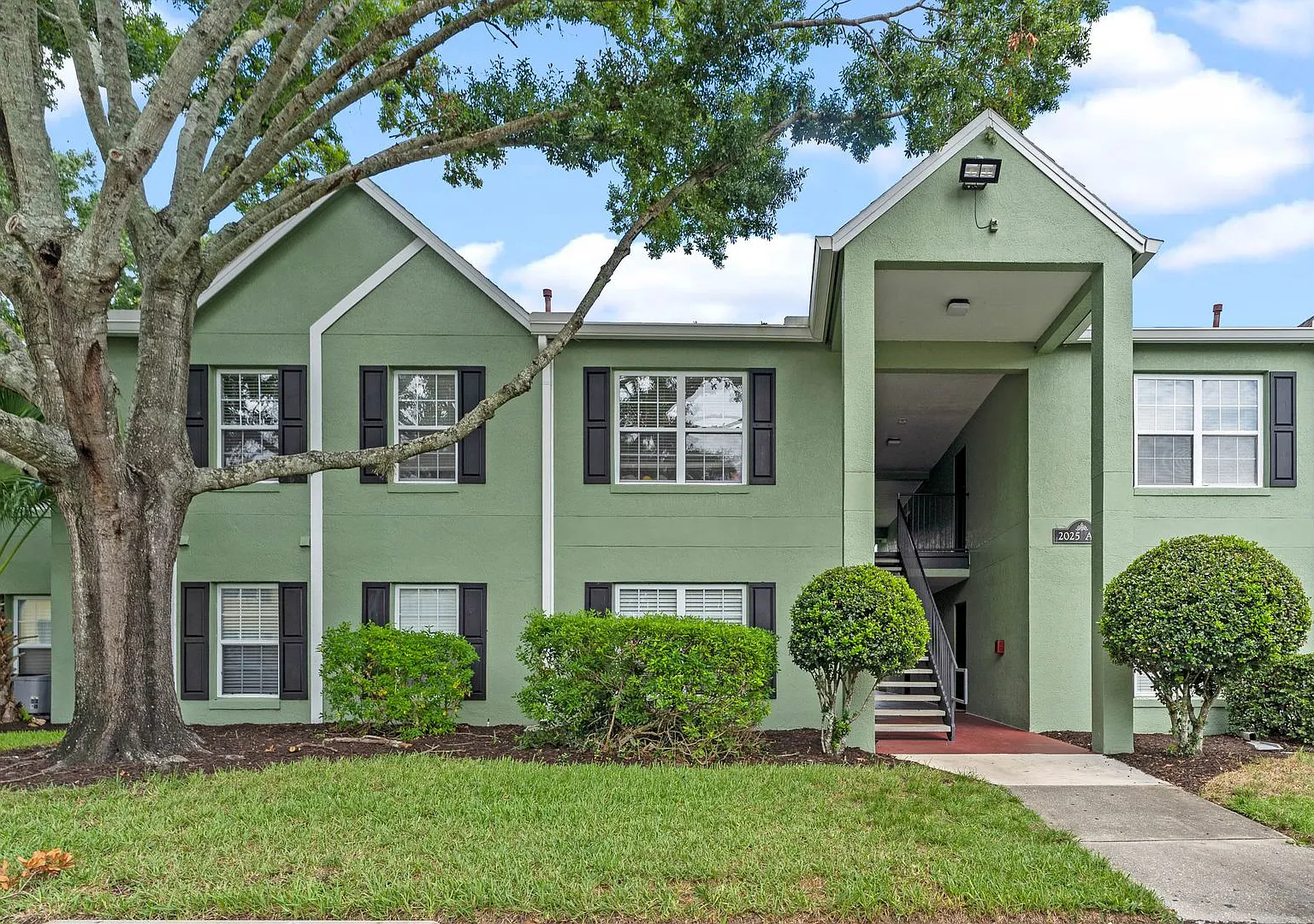 2 BR / 2 BA Condo In Miriada — Photo 1