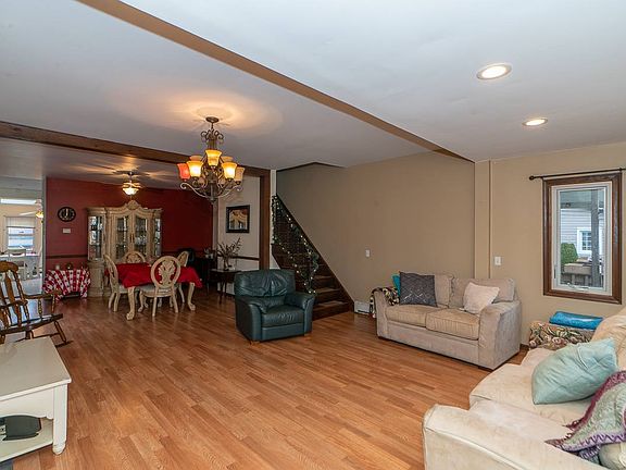 4th image of 232 Sheridan Ave