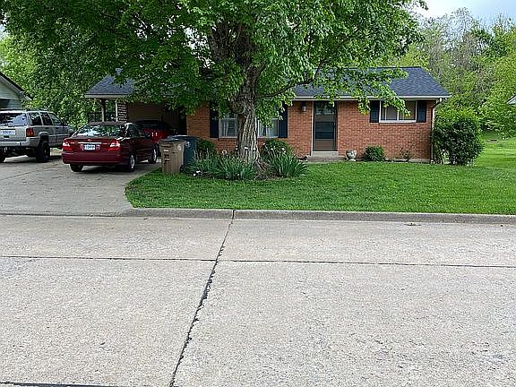 2nd image of 1525 N Clark St