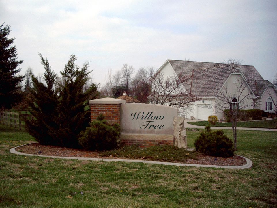 1st image of 804 SE Willow Pl