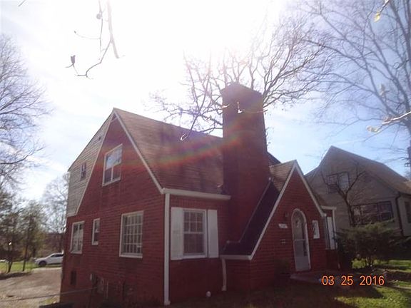 5th image of 2708 Woodbine Ave