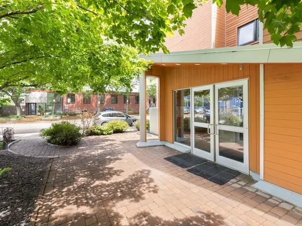 24 Bay State Rd Unit 20, Cambridge, MA 02138