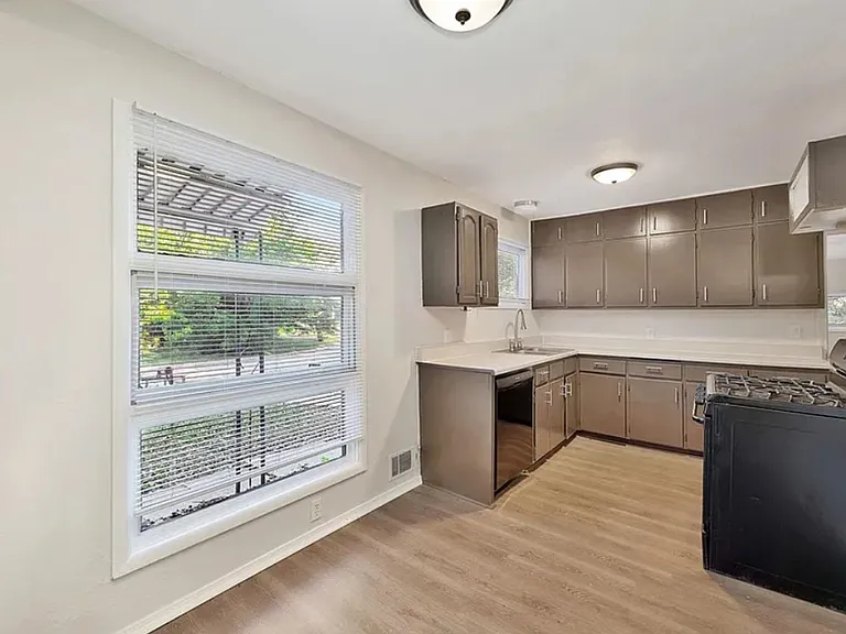 6020 N East Park View St — Photo 6
