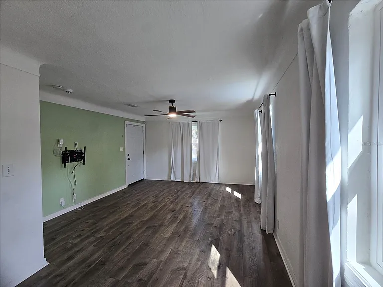 6001 Cedar St NE — Photo 8