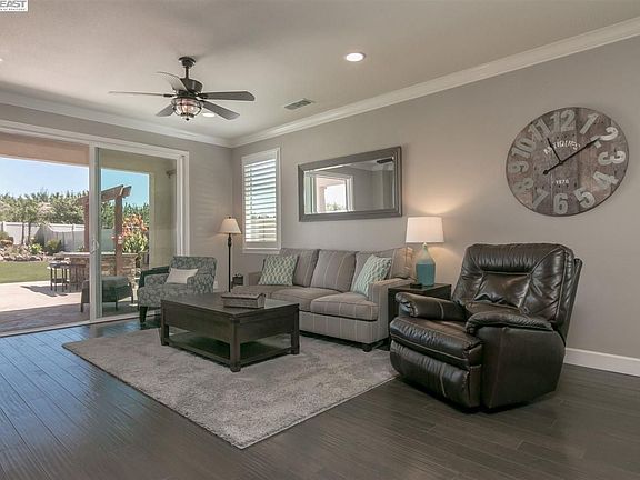 3rd image of 1423 Arbor Brook Dr