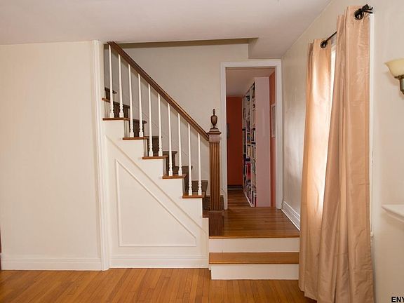 3rd image of 712 Sanders Ave