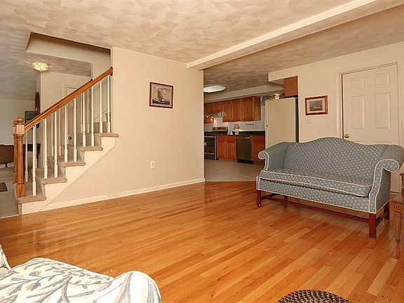4th image of 11 Twin Light Cir