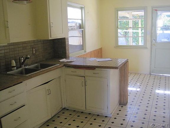 3rd image of 17430 Emelita St