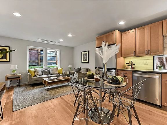 4th image of 6820 25th Ave NE #C