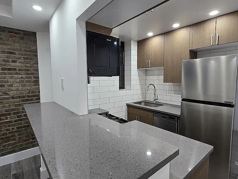 216 E 29th St #4F — Photo 7