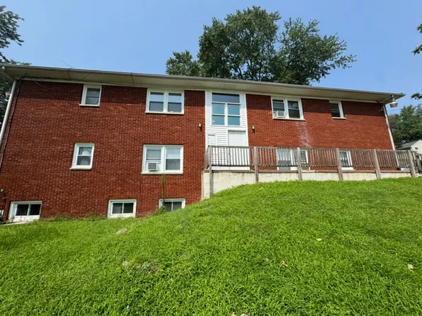1811 13th Ave APT 4, Moline, IL 61265