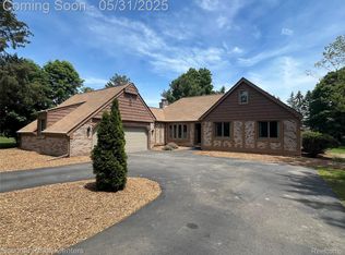24590 Dinser Dr, Novi, MI 48374