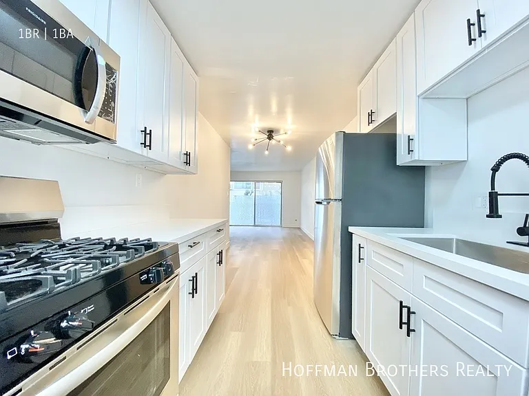 136 S Oxford Ave #3 — Photo 3