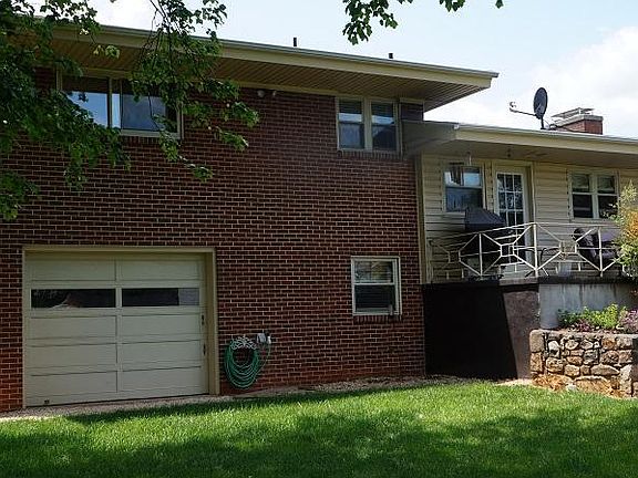 2nd image of 3643 Ellen Dr