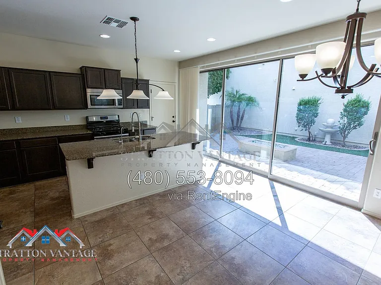 4467 E Remington Dr — Photo 10