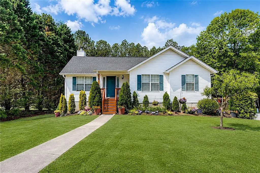 5 bed, 3.0 bath, 3048 sqft, $2,700 — Photo 1