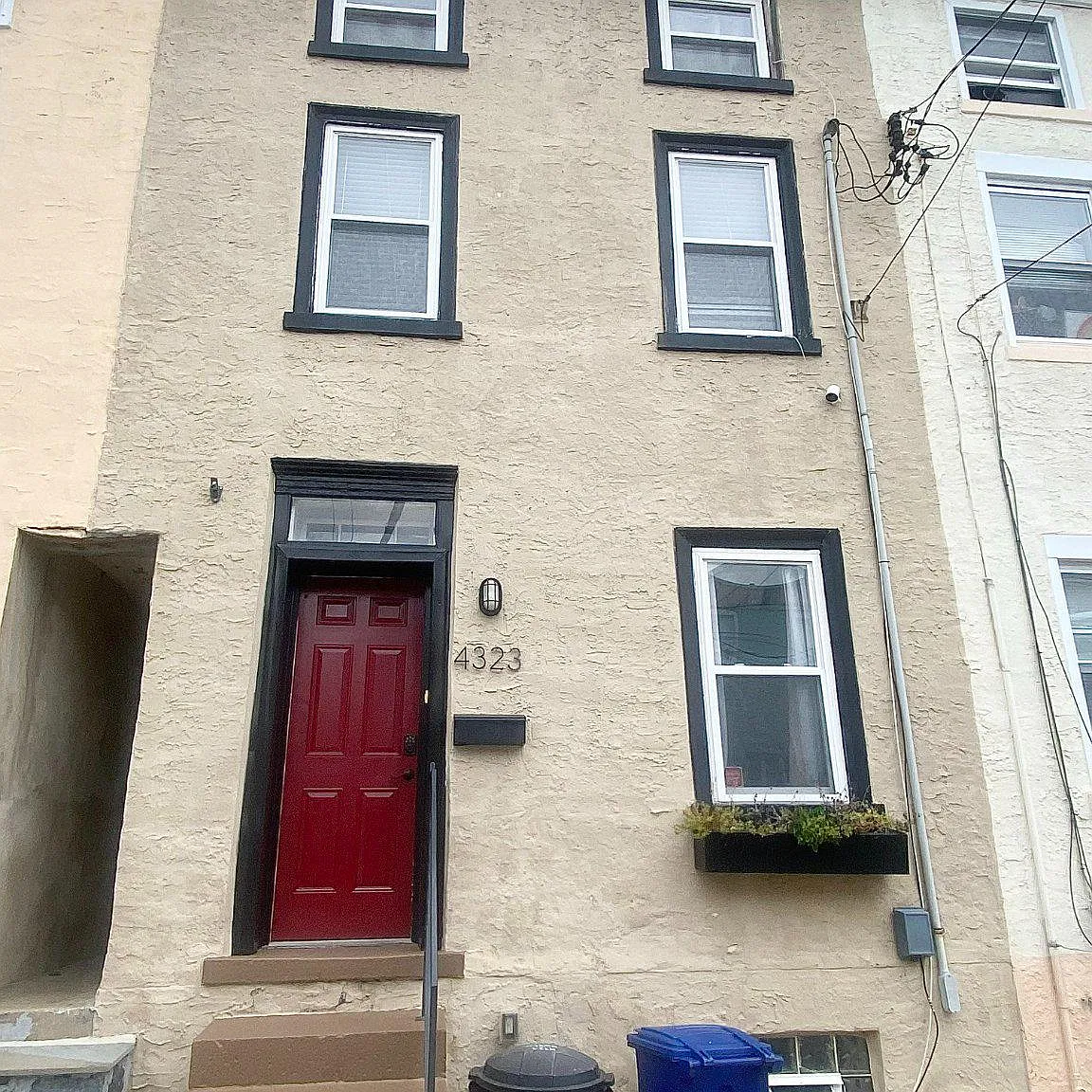 3 bed, 2.5 bath, 1760 sqft, $2,700 — Photo 1