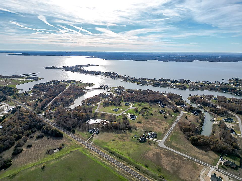 1st image of The Shores Dr