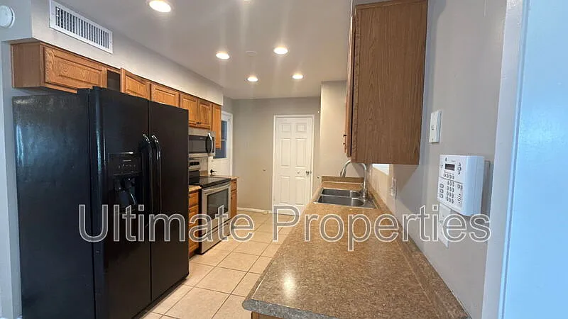 2 bed, 2.0 bath, 1346 sqft, $1,825 — Photo 2