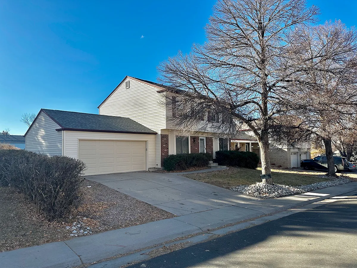 Building Photo - 1009 S Lewiston Way