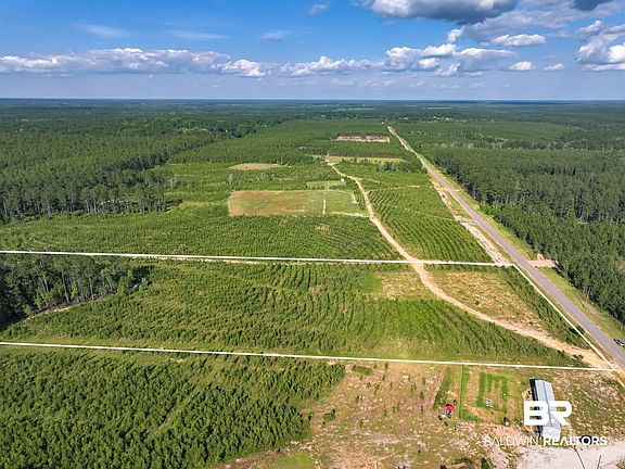 2nd image of 18689 Horseneck Rd